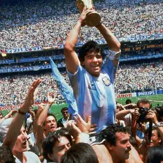 Diego Maradona statystyki: Niezapomniane osiągnięcia legendy futbolu